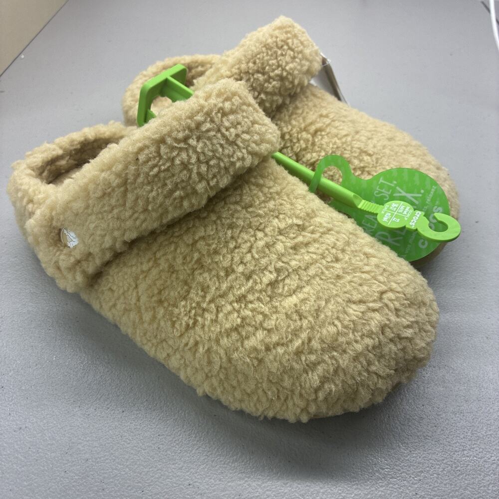 Crocs Classic Cozzzy Slipper Women’s US Sz 6 Beige Faux Fur Lined Slip-On 209386